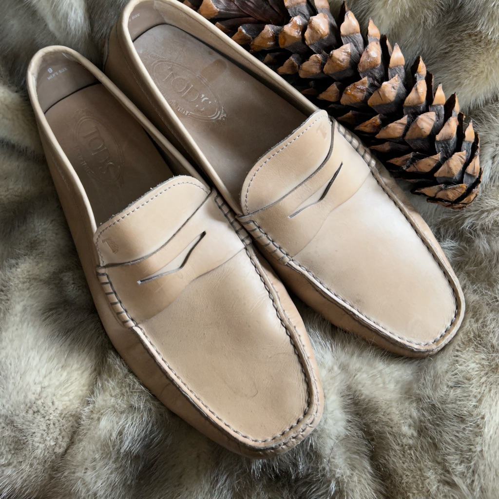 Men Size 10.5 Cream Tods Loafers In Excellent Condition